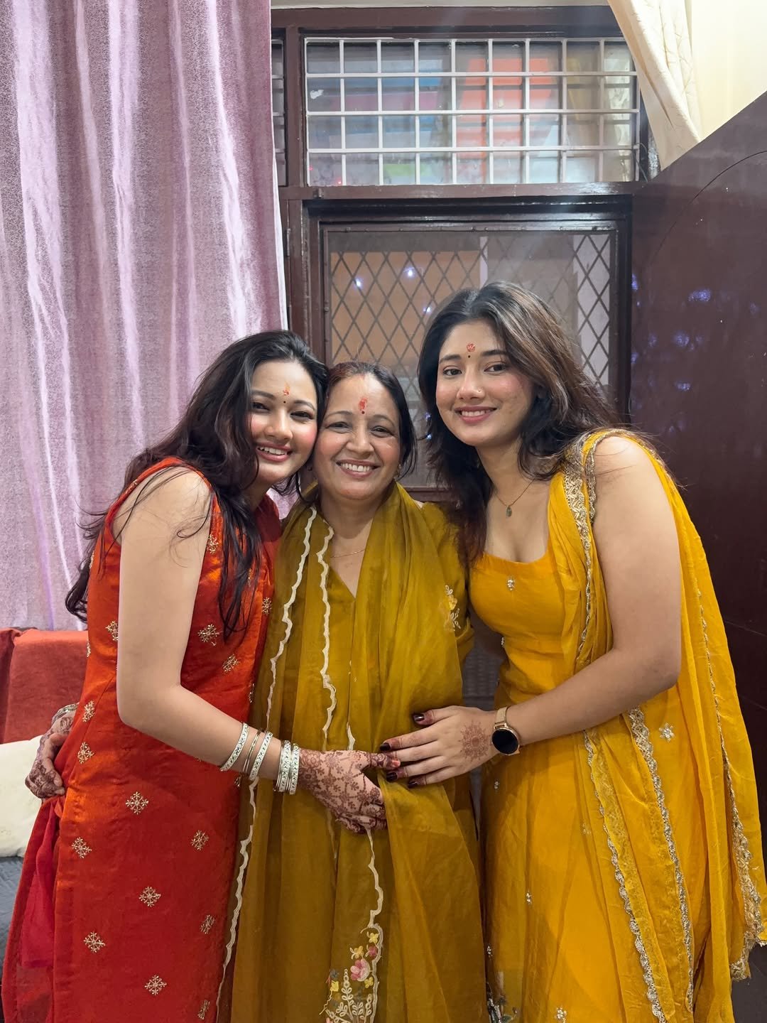Akshita Rawat with Her Mom, Sis Simran